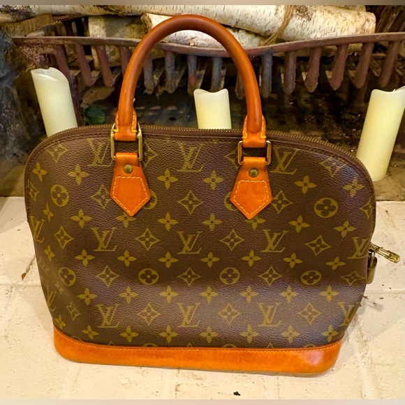 Authentic Vintage Louis Vuitton Alma Monogram Bag - Picture 2 of 11